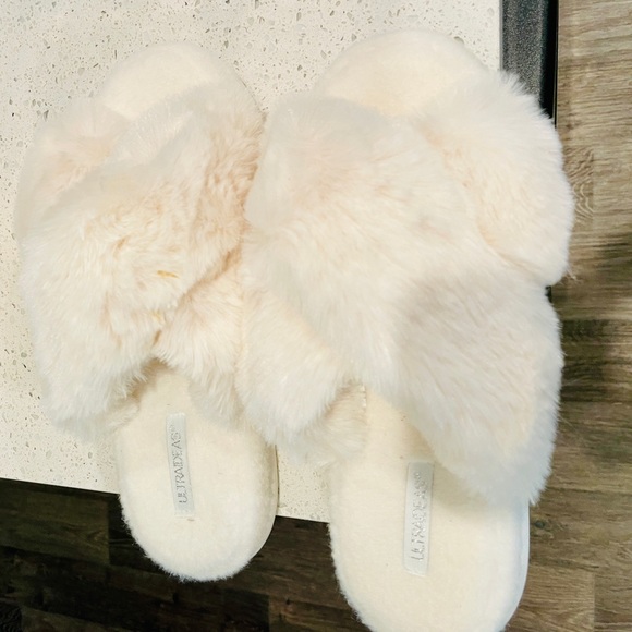 Brand new warm cozy house slippers. Never worn. - Picture 4 of 4